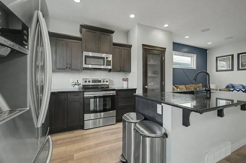 194 Legacy Mews SE Calgary AB T2X 0Y5