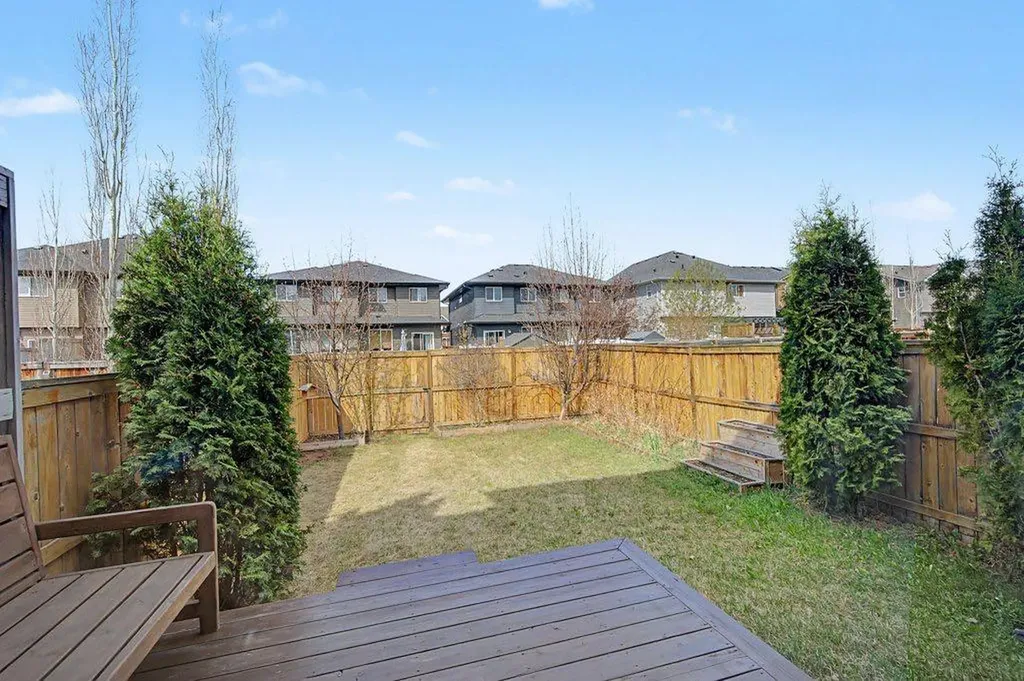 194 Legacy Mews SE Calgary AB T2X 0Y5