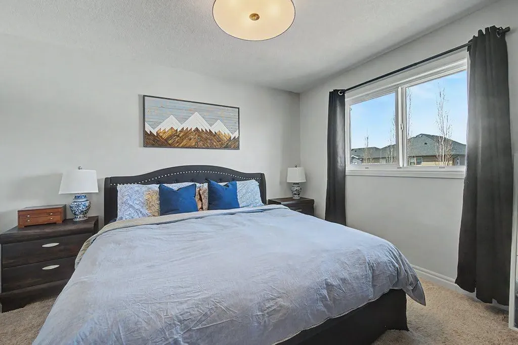 194 Legacy Mews SE Calgary AB T2X 0Y5