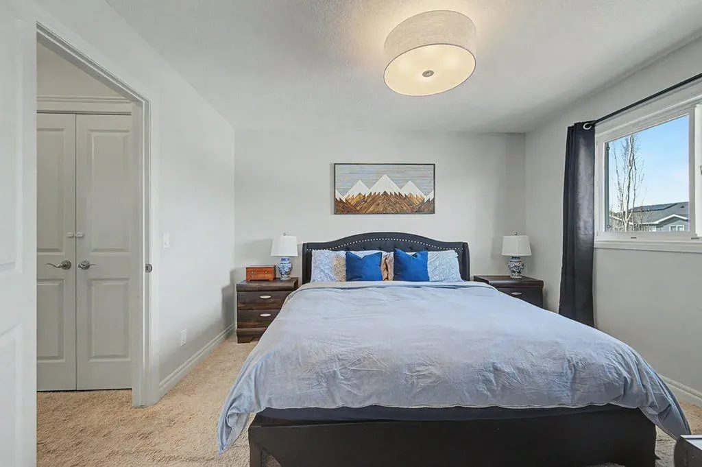 194 Legacy Mews SE Calgary AB T2X 0Y5