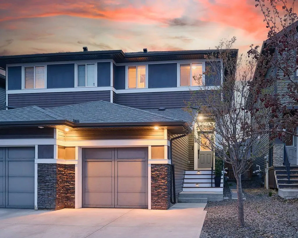194 Legacy Mews SE Calgary AB T2X 0Y5