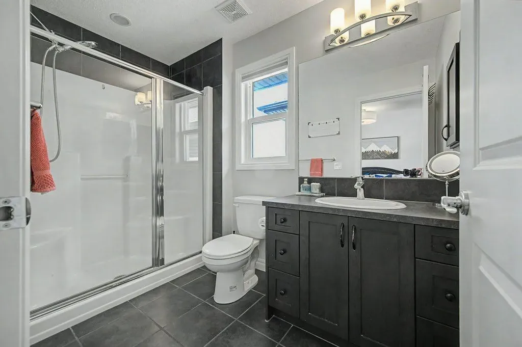 194 Legacy Mews SE Calgary AB T2X 0Y5