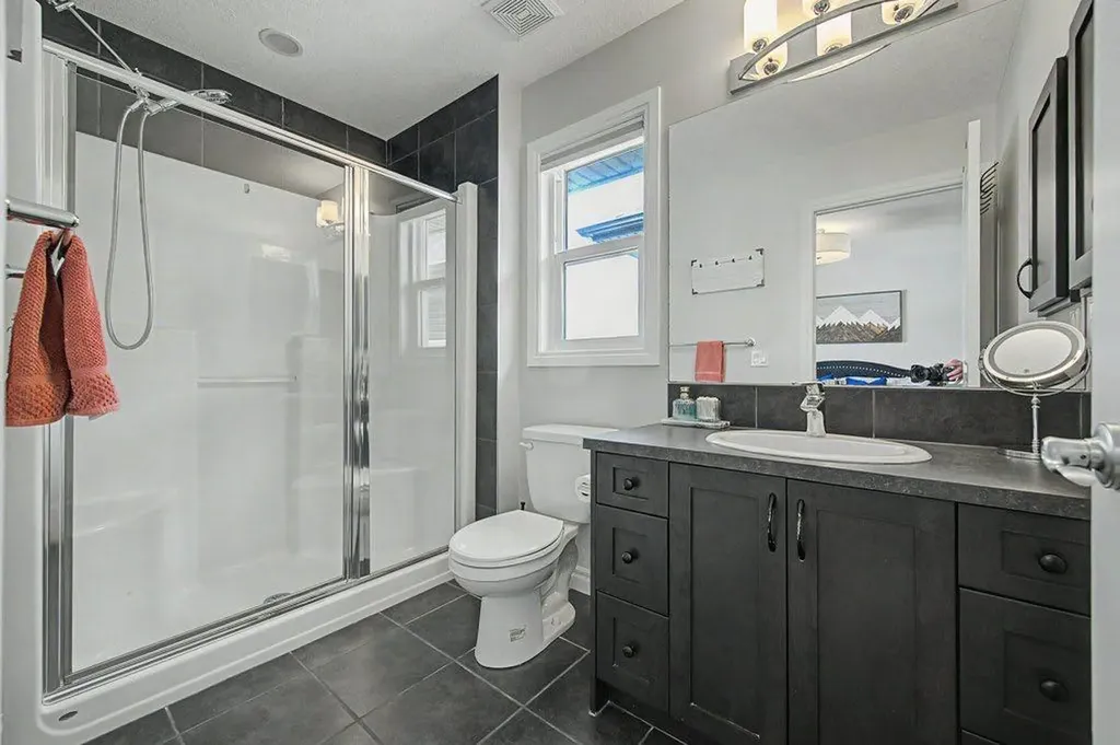 194 Legacy Mews SE Calgary AB T2X 0Y5