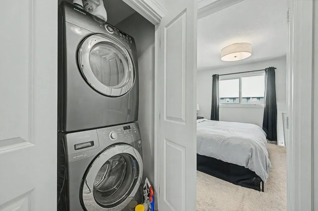 194 Legacy Mews SE Calgary AB T2X 0Y5