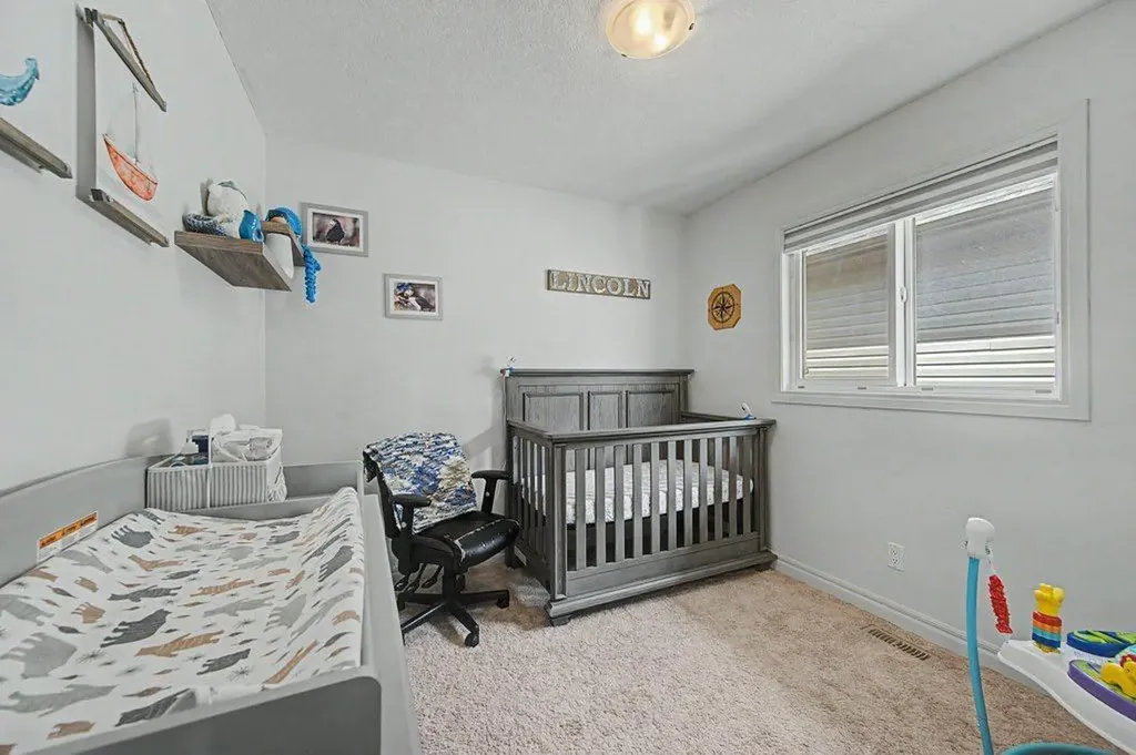 194 Legacy Mews SE Calgary AB T2X 0Y5