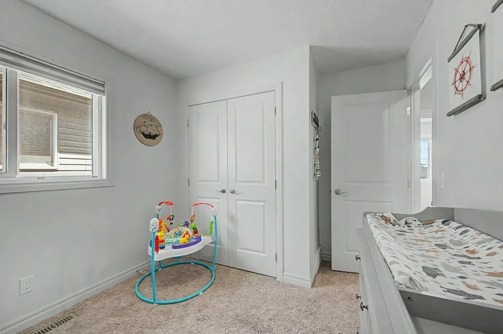 194 Legacy Mews SE Calgary AB T2X 0Y5