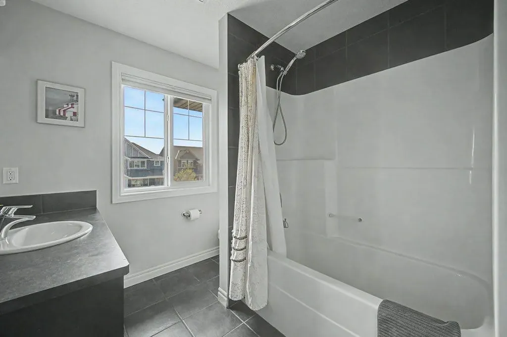 194 Legacy Mews SE Calgary AB T2X 0Y5