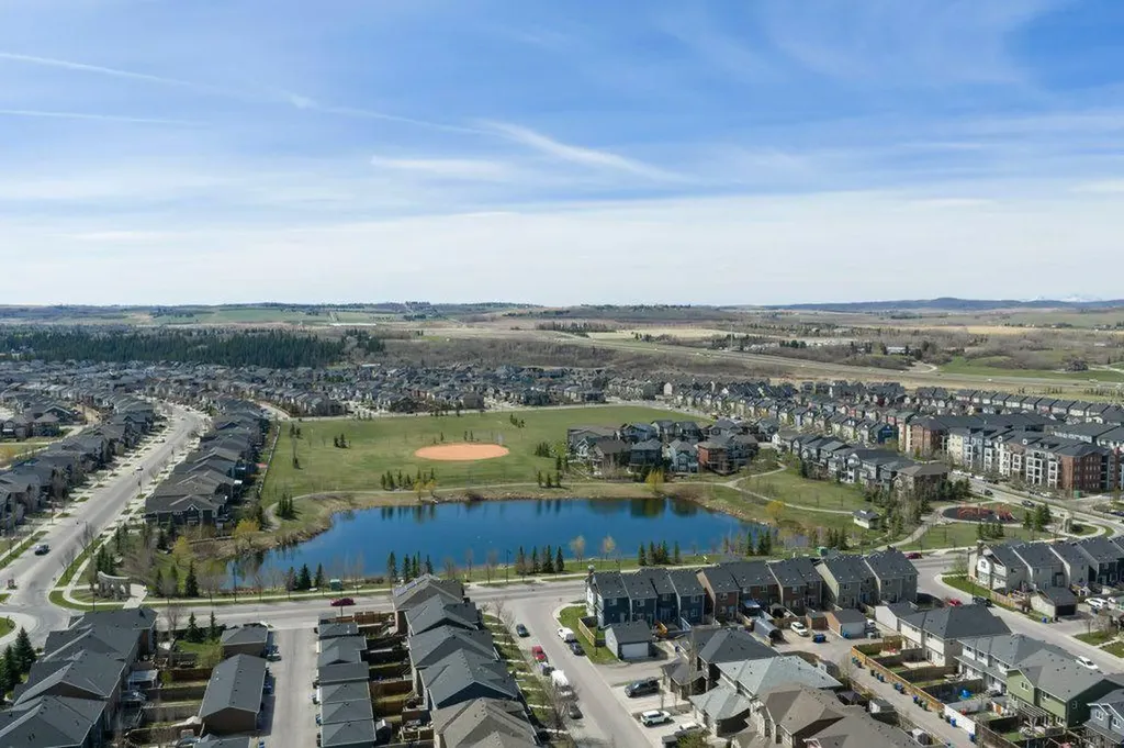 194 Legacy Mews SE Calgary AB T2X 0Y5