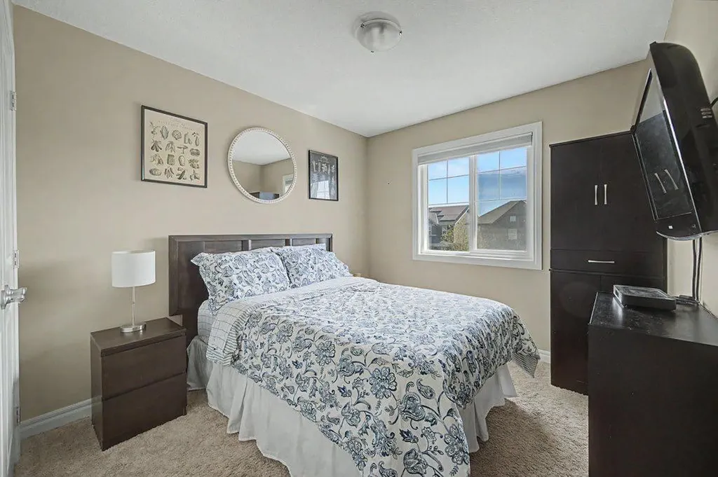 194 Legacy Mews SE Calgary AB T2X 0Y5