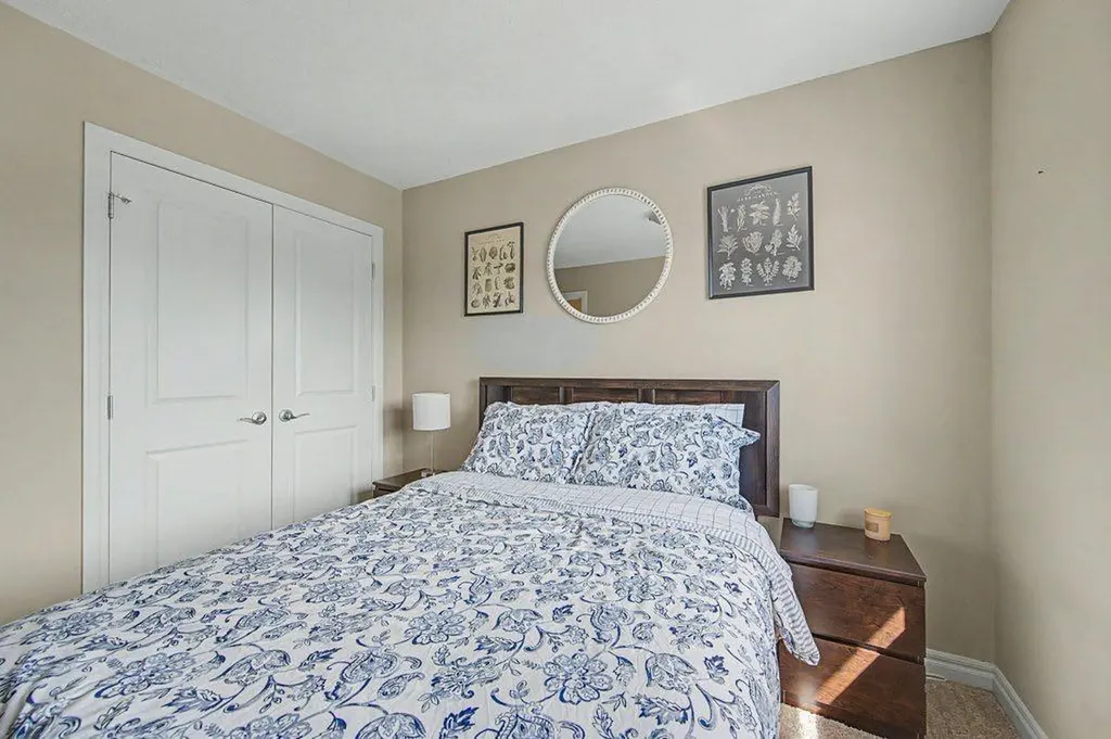 194 Legacy Mews SE Calgary AB T2X 0Y5