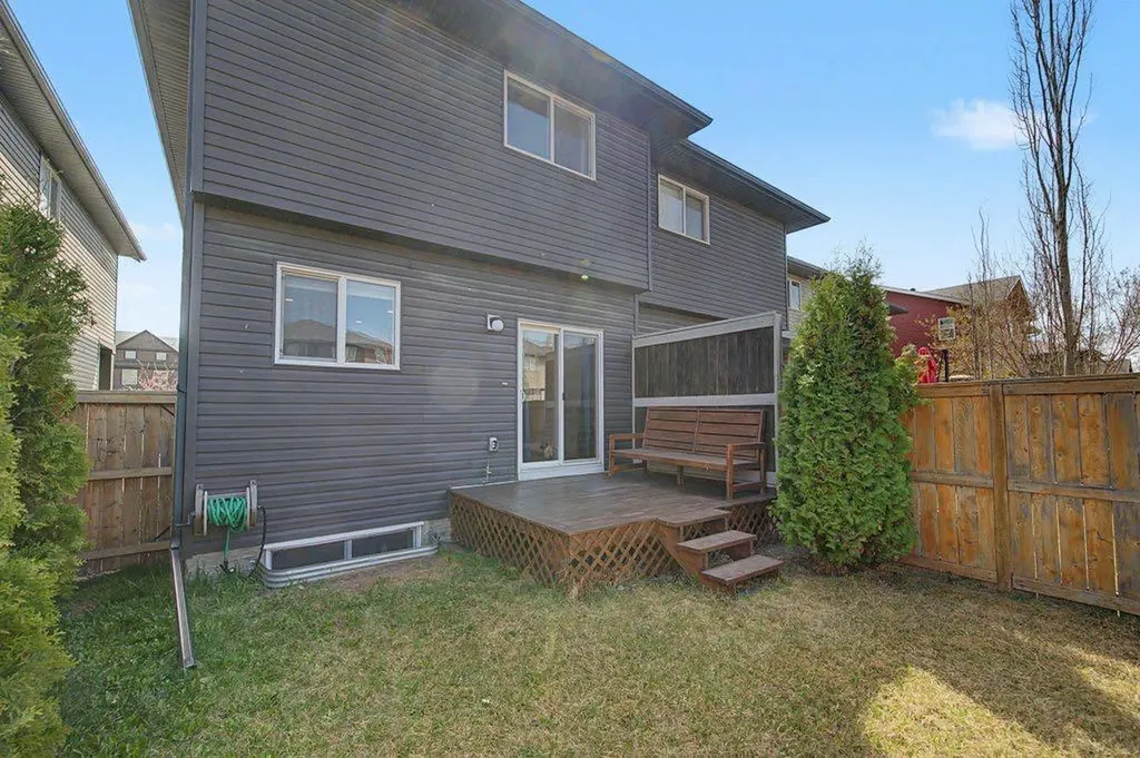194 Legacy Mews SE Calgary AB T2X 0Y5