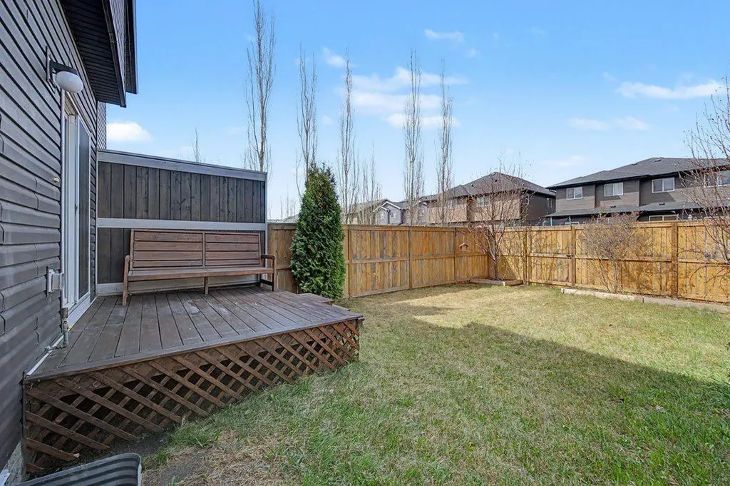 194 Legacy Mews SE Calgary AB T2X 0Y5