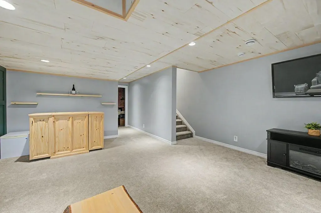 194 Legacy Mews SE Calgary AB T2X 0Y5