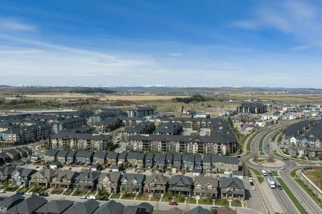 194 Legacy Mews SE Calgary AB T2X 0Y5