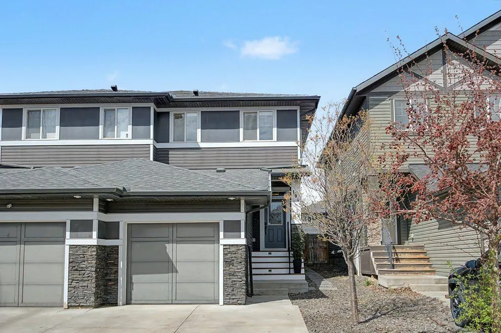 194 Legacy Mews SE Calgary AB T2X 0Y5