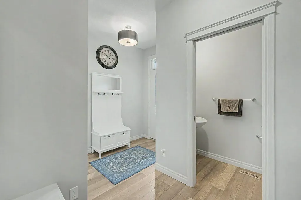 194 Legacy Mews SE Calgary AB T2X 0Y5