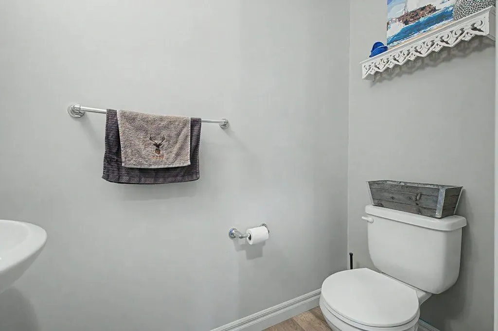 194 Legacy Mews SE Calgary AB T2X 0Y5