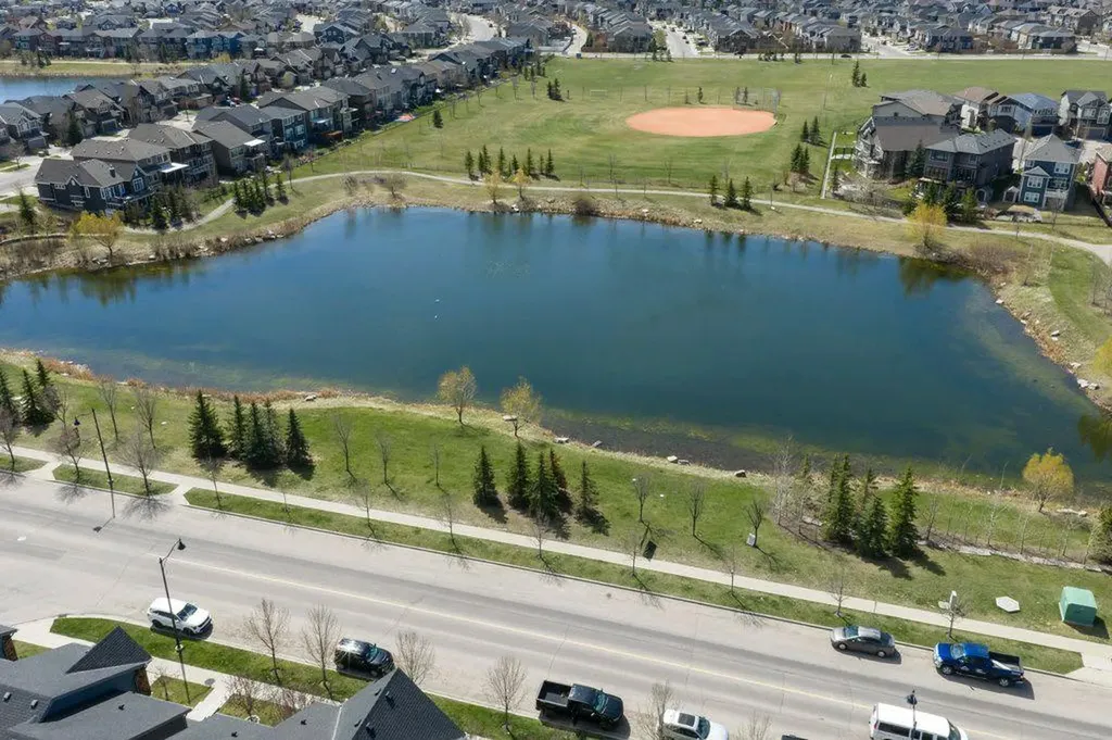 194 Legacy Mews SE Calgary AB T2X 0Y5