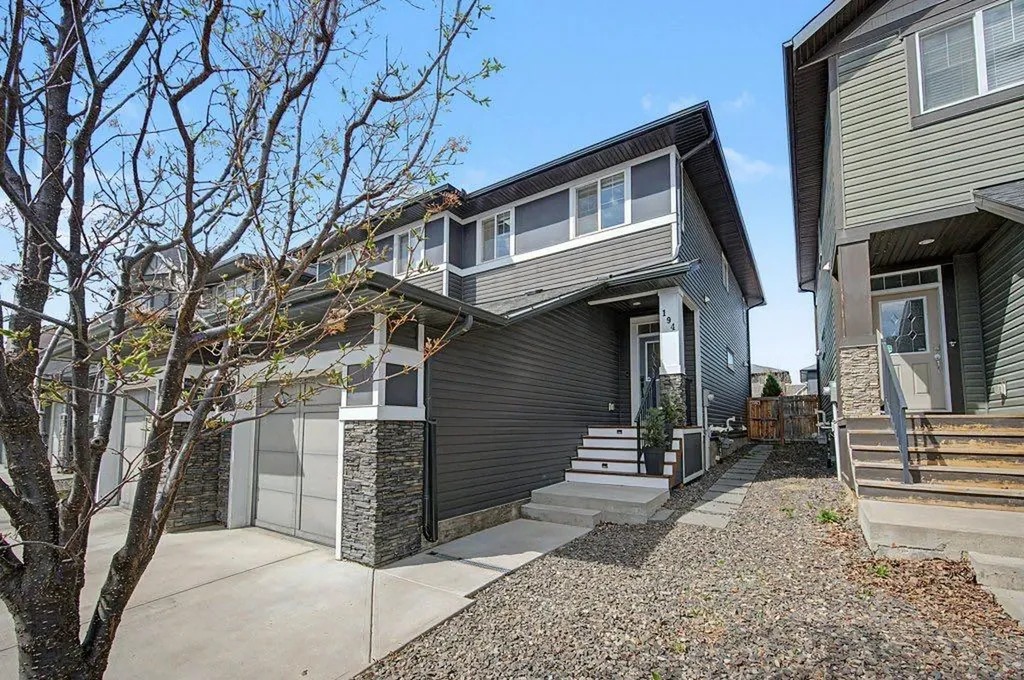 194 Legacy Mews SE Calgary AB T2X 0Y5