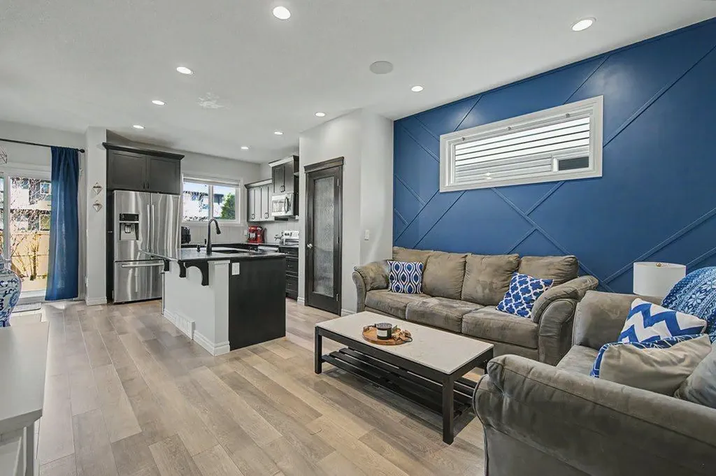 194 Legacy Mews SE Calgary AB T2X 0Y5