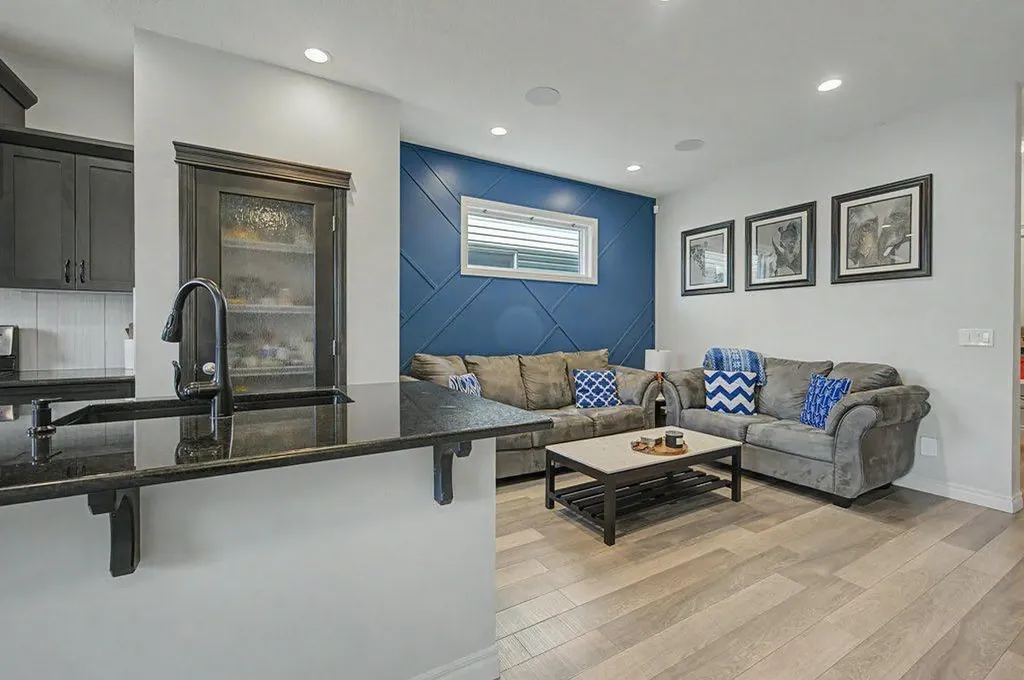 194 Legacy Mews SE Calgary AB T2X 0Y5