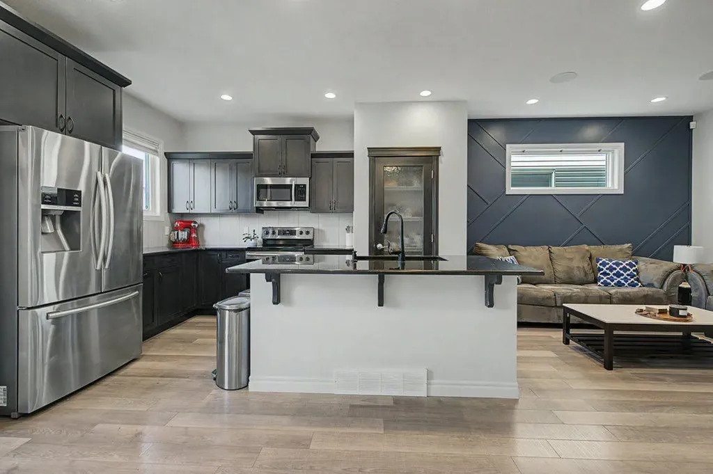 194 Legacy Mews SE Calgary AB T2X 0Y5