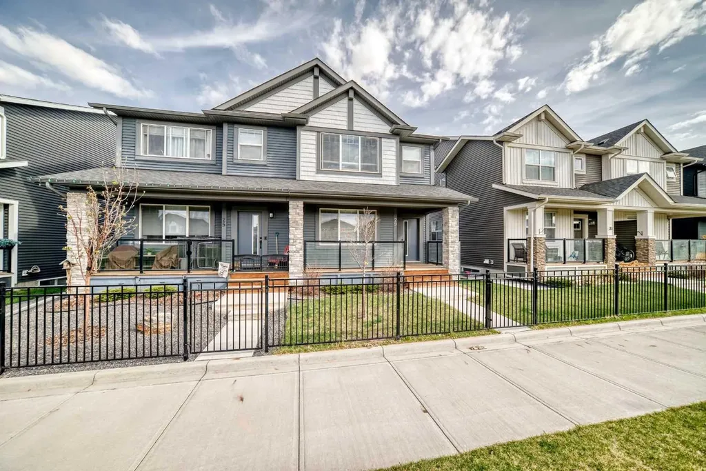 29 Midgrove Lane SW Airdrie AB T4B 5H2
