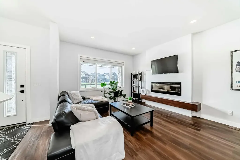 29 Midgrove Lane SW Airdrie AB T4B 5H2