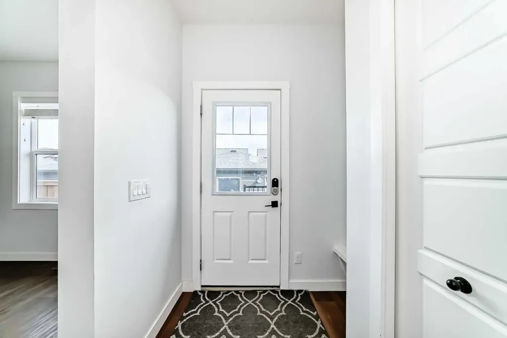 29 Midgrove Lane SW Airdrie AB T4B 5H2