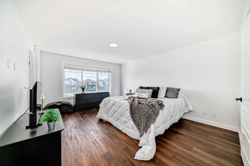29 Midgrove Lane SW Airdrie AB T4B 5H2