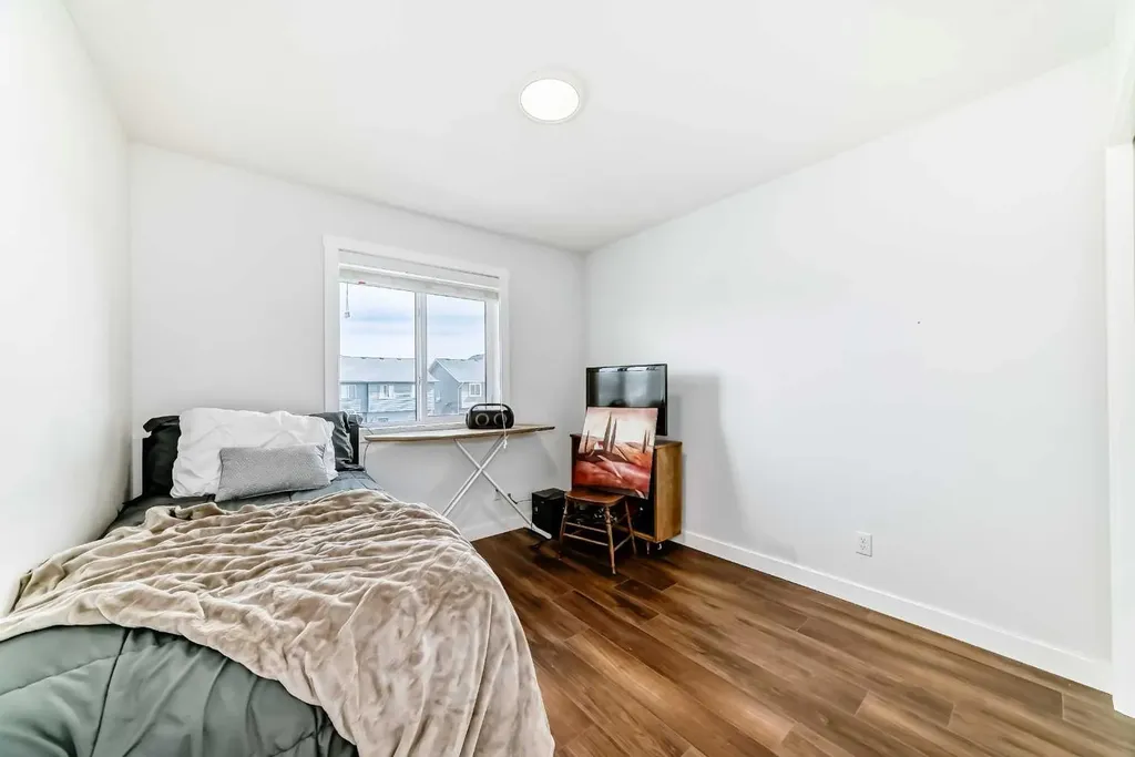 29 Midgrove Lane SW Airdrie AB T4B 5H2