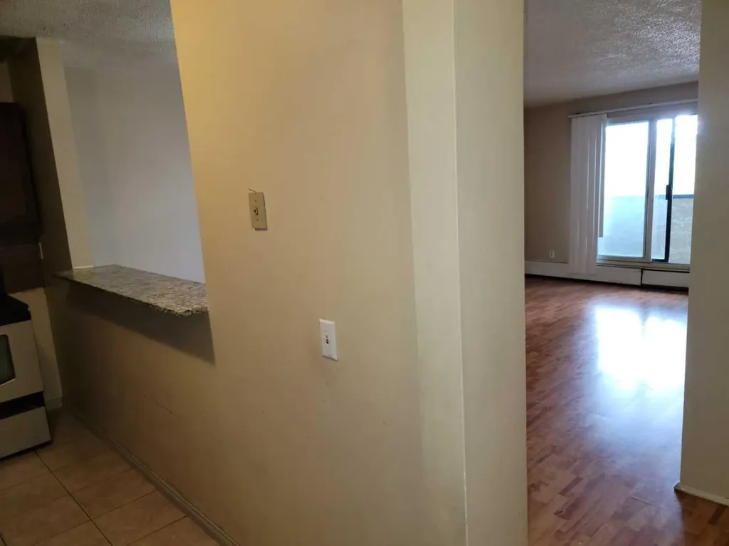 1712 38 Street SE Calgary AB t2a1h1
