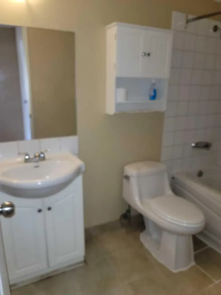 1712 38 Street SE Calgary AB t2a1h1