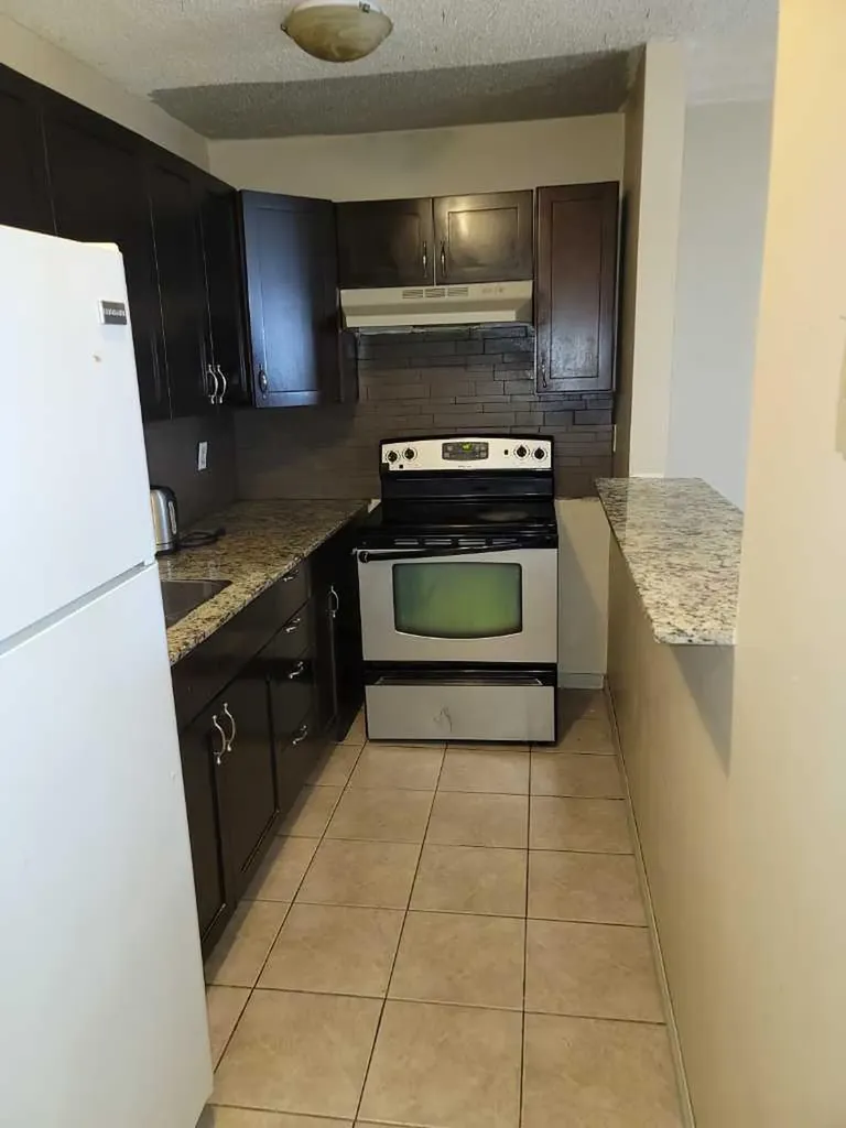 1712 38 Street SE Calgary AB t2a1h1