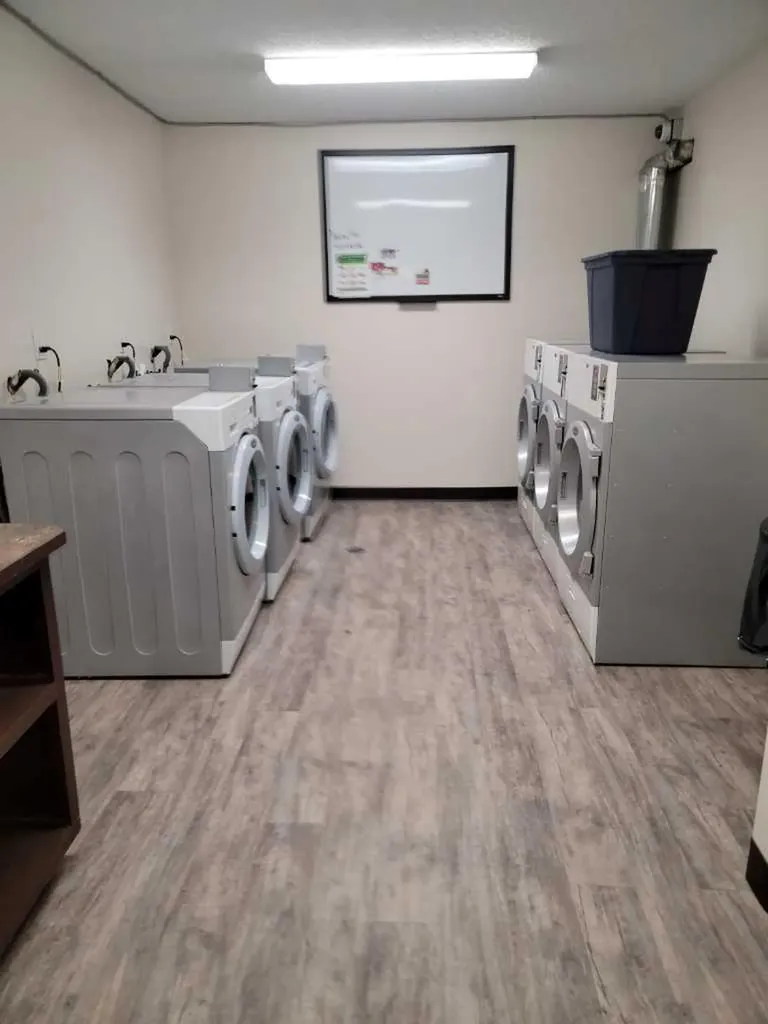1712 38 Street SE Calgary AB t2a1h1