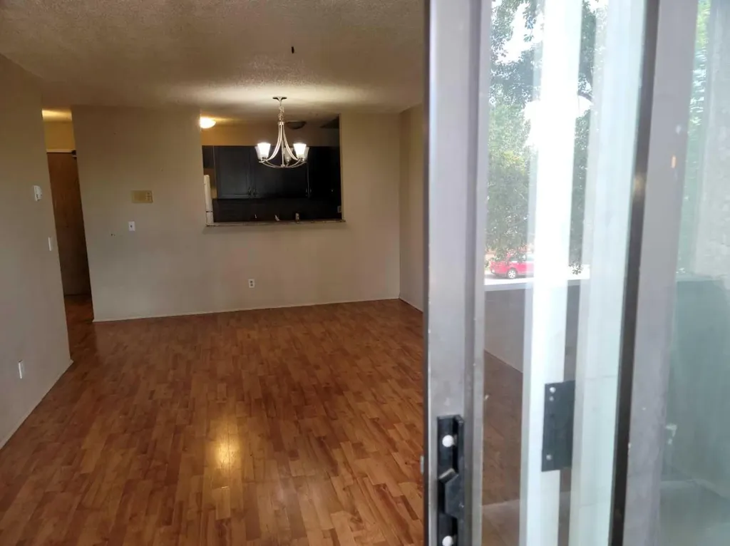1712 38 Street SE Calgary AB t2a1h1