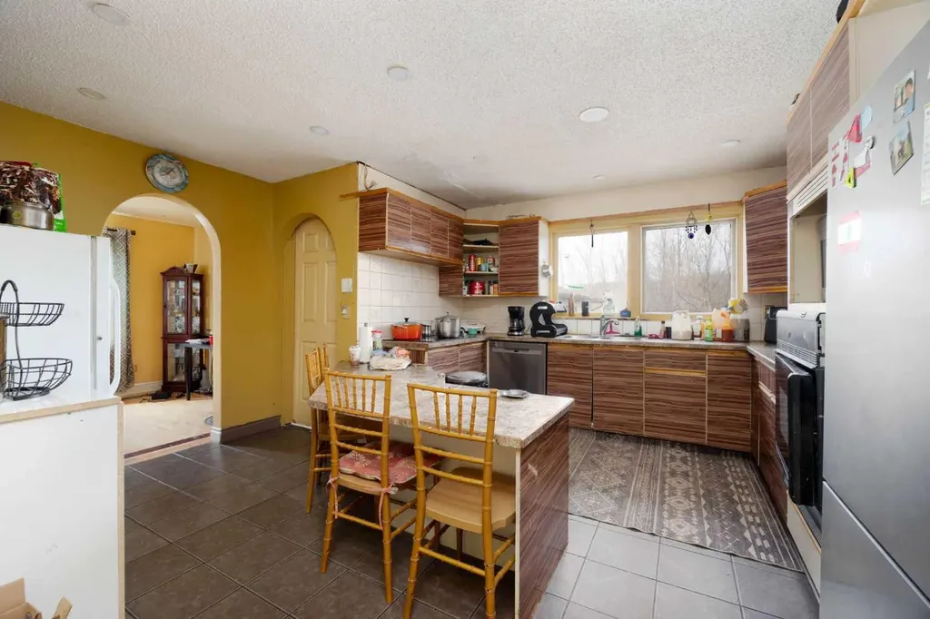 112 Hill Drive Fort Mcmurray AB T9H 2B5