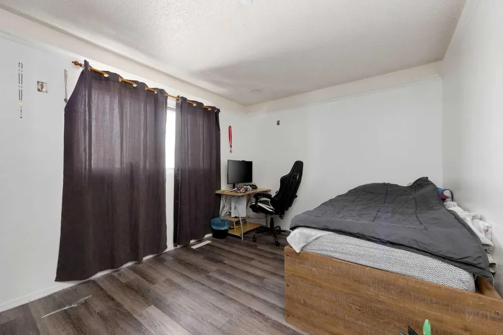 112 Hill Drive Fort Mcmurray AB T9H 2B5