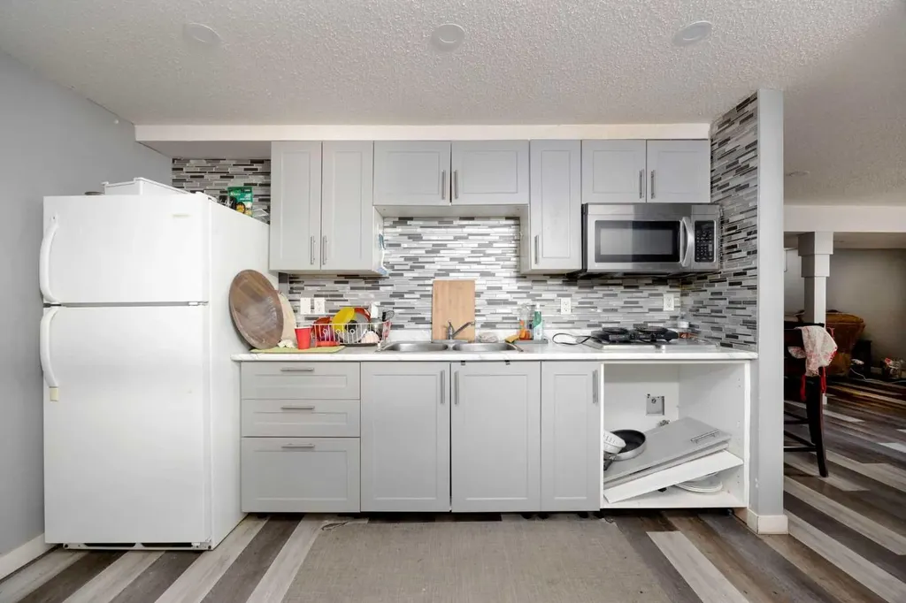 112 Hill Drive Fort Mcmurray AB T9H 2B5