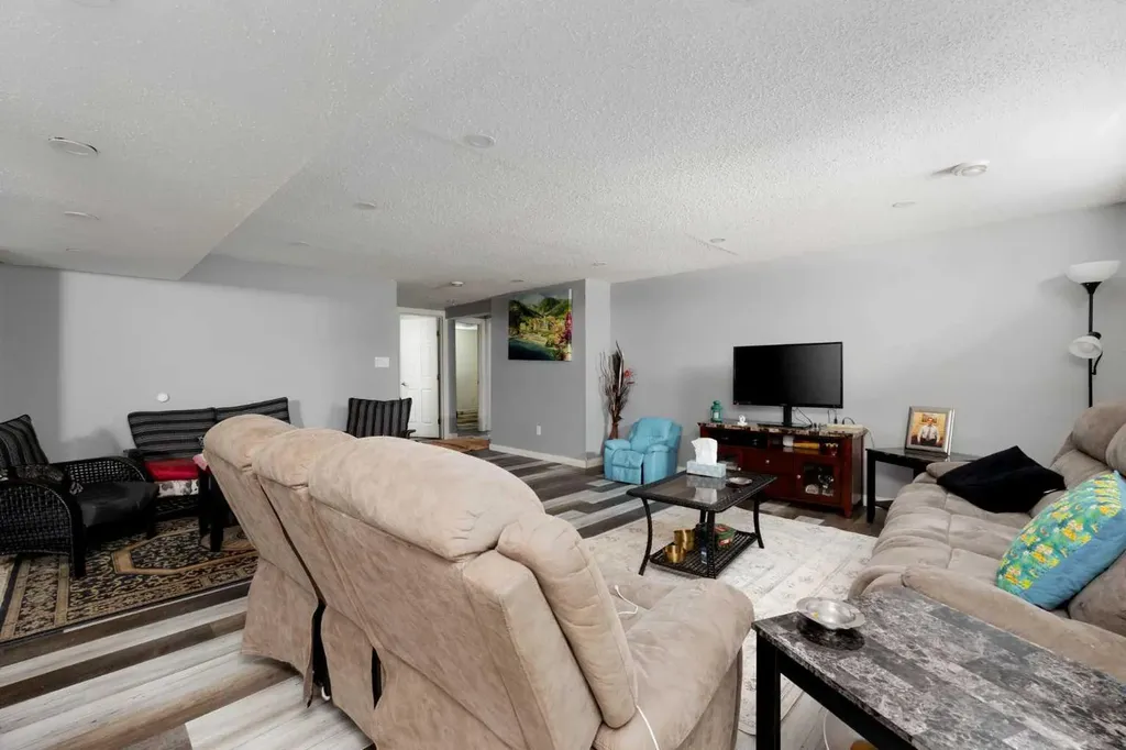 112 Hill Drive Fort Mcmurray AB T9H 2B5