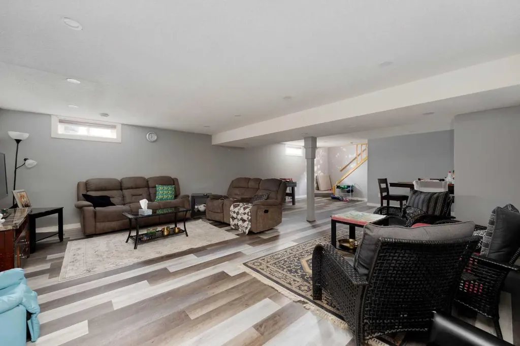 112 Hill Drive Fort Mcmurray AB T9H 2B5