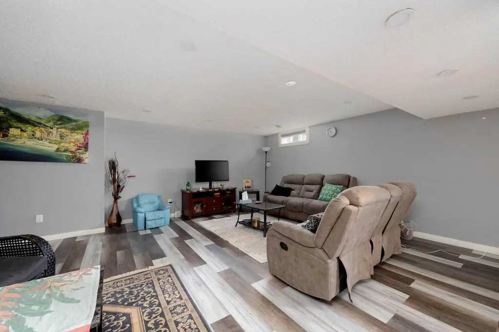 112 Hill Drive Fort Mcmurray AB T9H 2B5