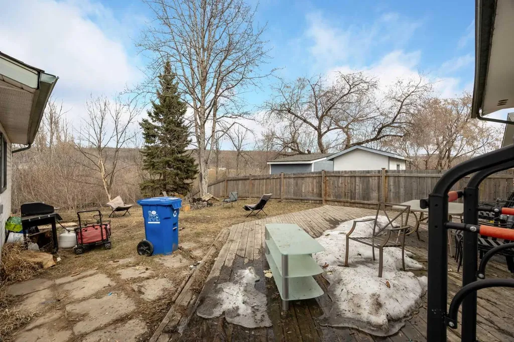 112 Hill Drive Fort Mcmurray AB T9H 2B5