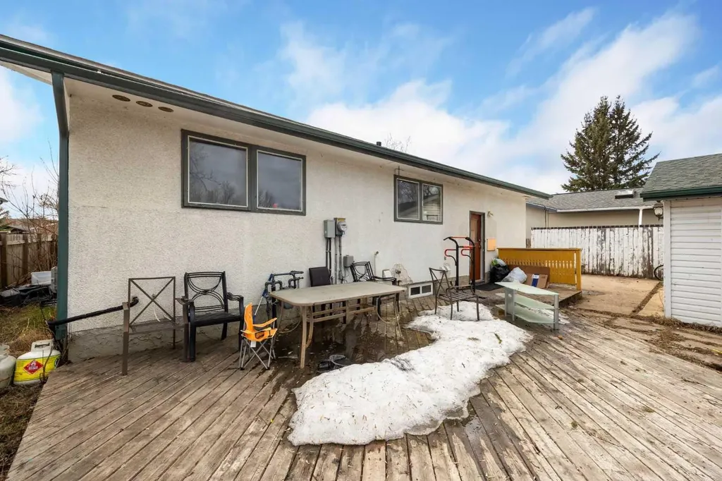112 Hill Drive Fort Mcmurray AB T9H 2B5