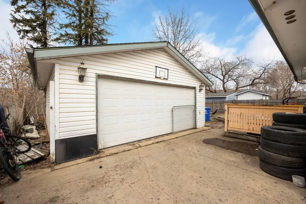112 Hill Drive Fort Mcmurray AB T9H 2B5
