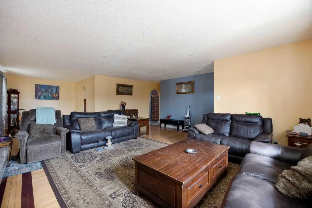 112 Hill Drive Fort Mcmurray AB T9H 2B5