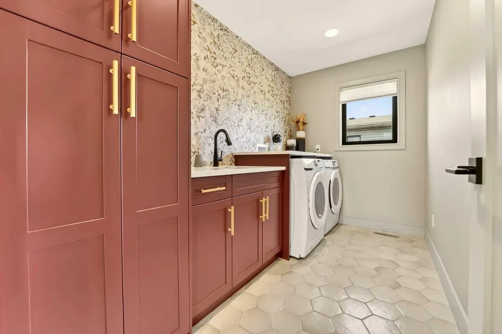 51 Miners Road W Lethbridge AB T1J 5W6
