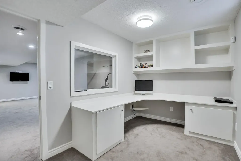 117 Hawkmere Place Chestermere AB T1X 0C6