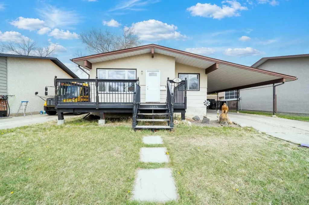 476 18 Street NE Medicine Hat AB T1C 1G1