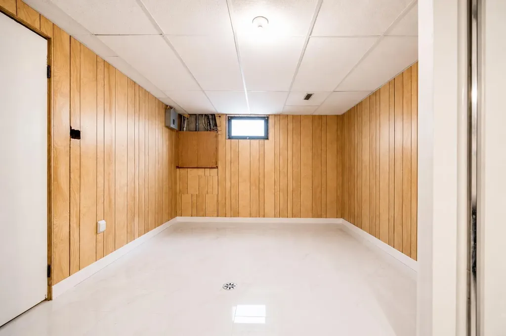 476 18 Street NE Medicine Hat AB T1C 1G1